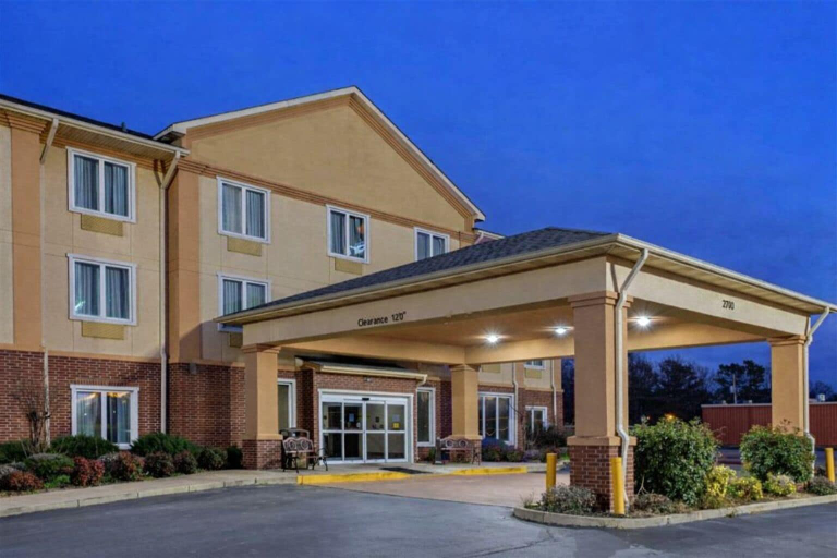 Exterior & Views 2, Springplace Inn & Suites, Crittenden