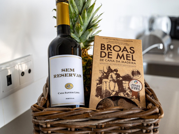 Food & Drinks, Villa in Portugal with Sea View Pool, Lourinhã