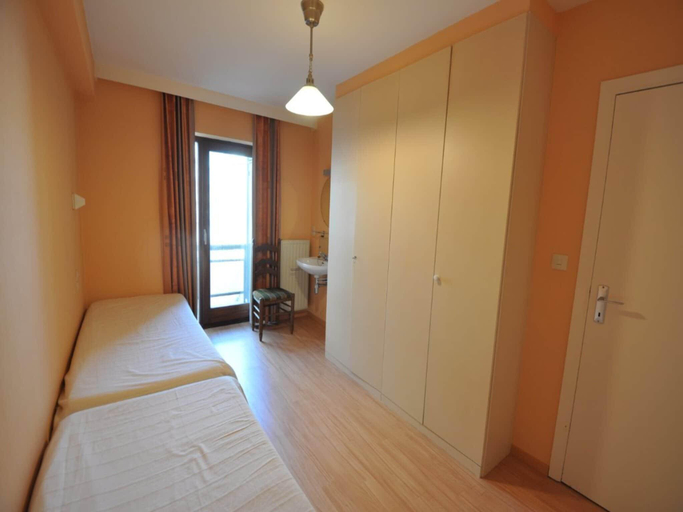 4, Apartment in Belgium near the Seawall, West-Vlaanderen