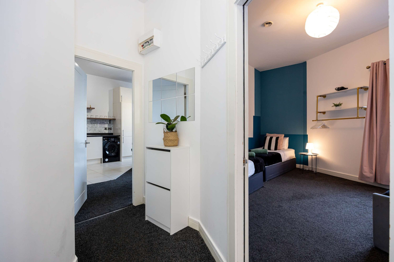 Room 3, Spacious 2 bed apt Near Media City and Old Trafford, Manchester
