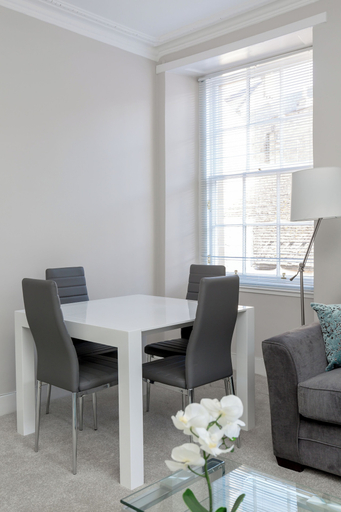 Dining 5, Grassmarket Modern Two Bedroom Flat, Edinburgh