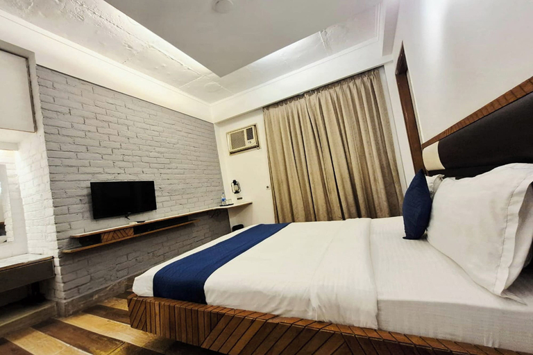 Room 3, Premium Nest, Golf Course Road, Gurgaon