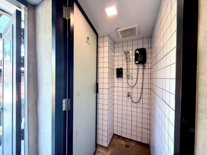Bathroom 5, Little One Hostel, Muang Chiang Rai