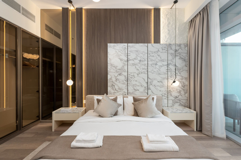 Room 5, 4BR Downtown Dream w Iconic Burj View, Dubai