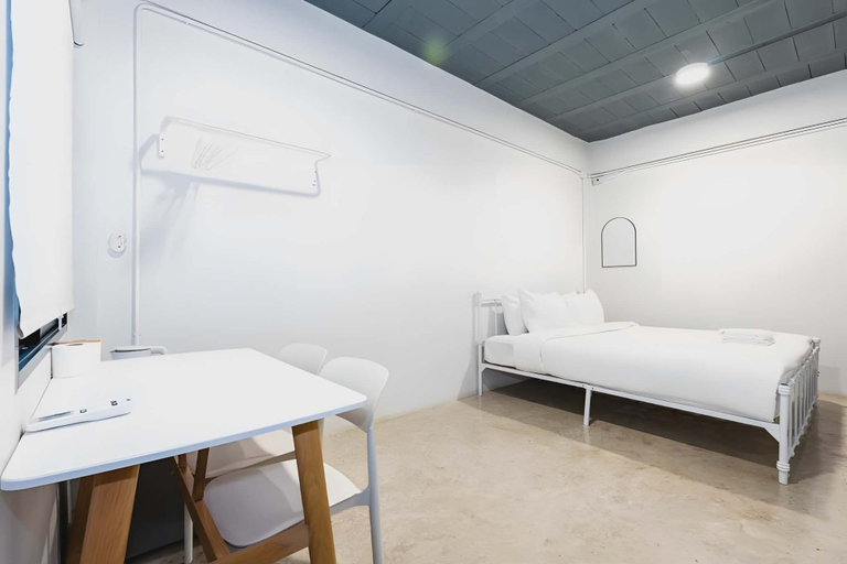 Room 5, Yellow Place Sukhumvit Soi 2, Khlong Toey