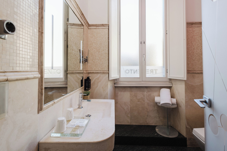 Bathroom 4, Hotel Trecento, Rome