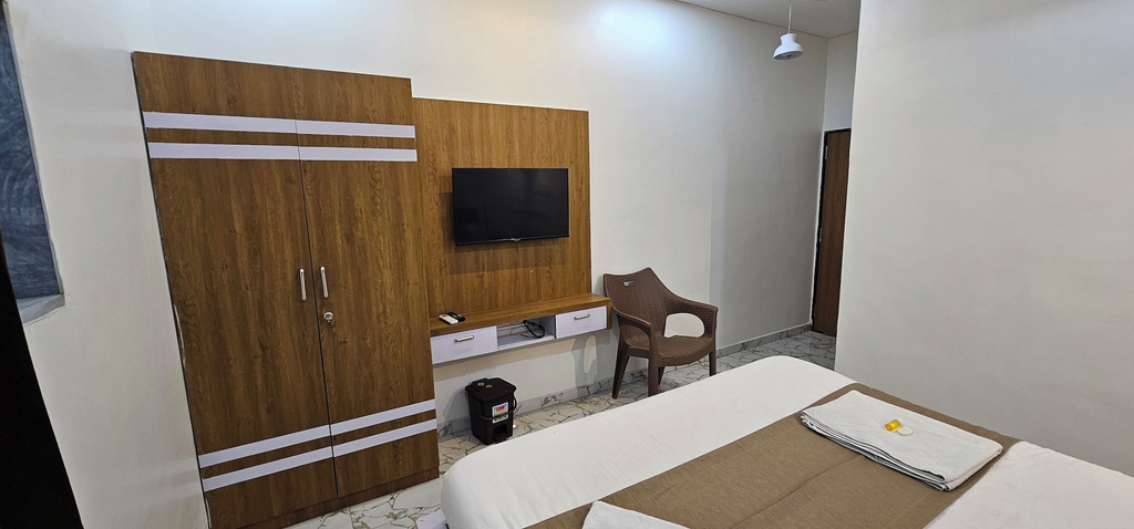Room 3, Hotel Royal View, Gandhinagar