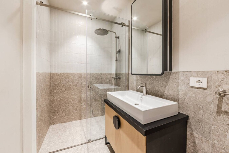 Room 3, Lakeside Luxe Apartment 2BR Prime Location, Tiranës