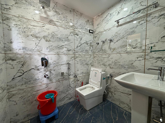 Bathroom 3, Eurostay, Anantnag