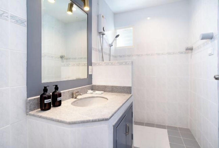 Bathroom 5, Capitel Rama 4 , Khlong Toey