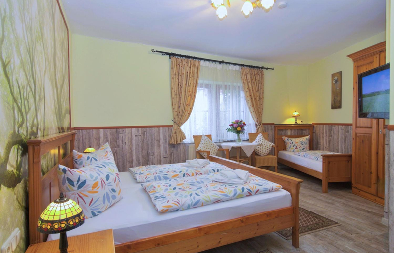 Bedroom 3, Kreuzerhof Hotel Garni, Ansbach