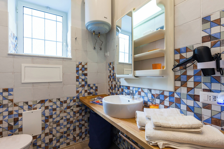 Bathroom 4, Materdei Terrace, Napoli
