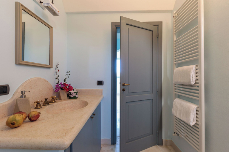 Bathroom 3, Masseria Brigantino, Brindisi