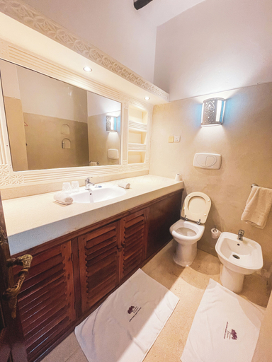 Bathroom 3, SMERALDO BEACH CLUB, Malindi