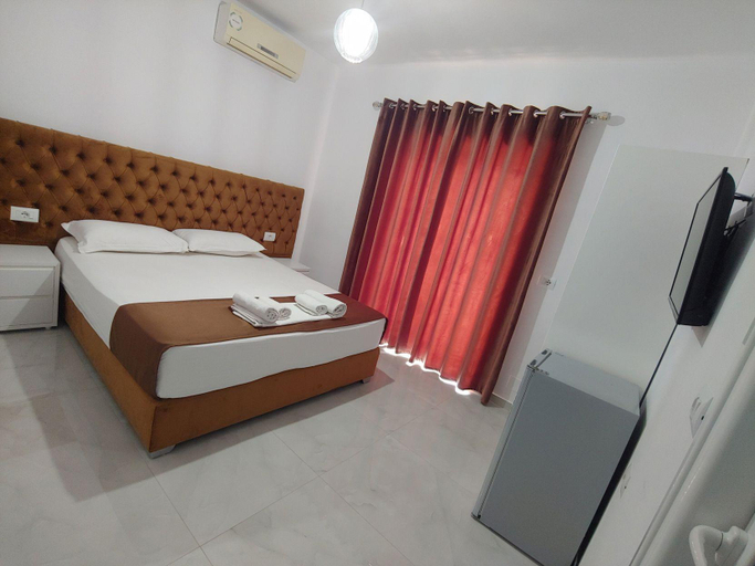 Bedroom 2, Villa LeoZeka, Sarandës