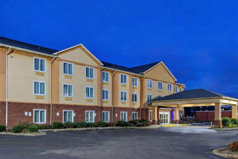 Exterior & Views 2, Springplace Inn & Suites, Crittenden