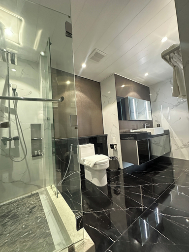 Bathroom 2, One Euphoria Luxe Hotel, Mabalacat