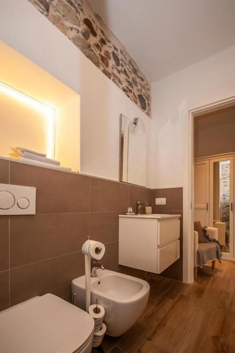 Bathroom 5, Casa Tabarini, Novara