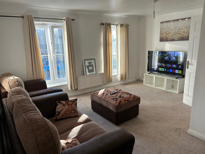 Living area 4, Romford Contractor / Family House, London