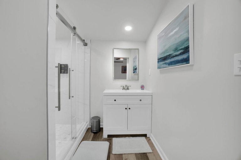 Room 5, Lakefront Cabin With Private Dock, Elmore