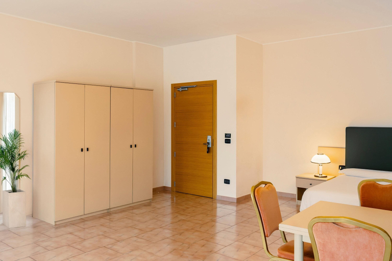 Bedroom 3, B&B Hotel Bari Rondò, Bari