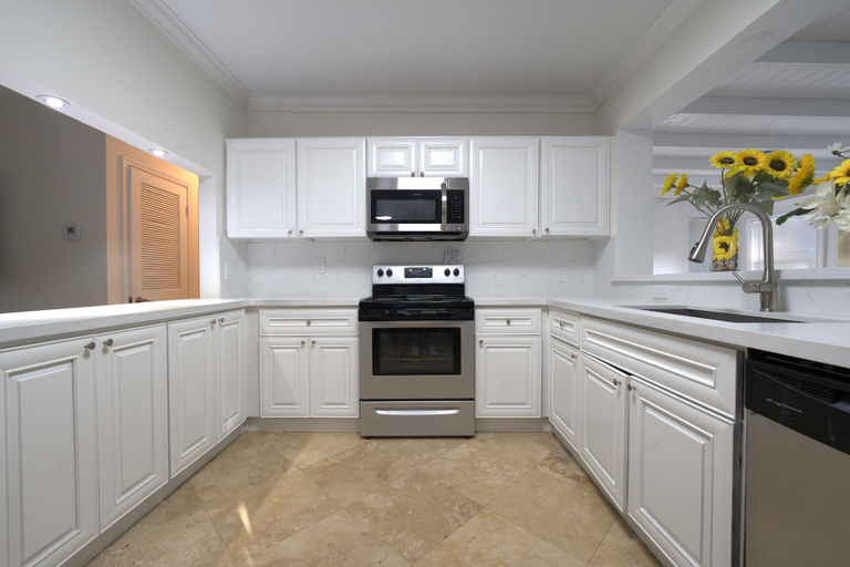 Private kitchen 4, Biscayne Park 3BD2BA Spacious, Miami-Dade