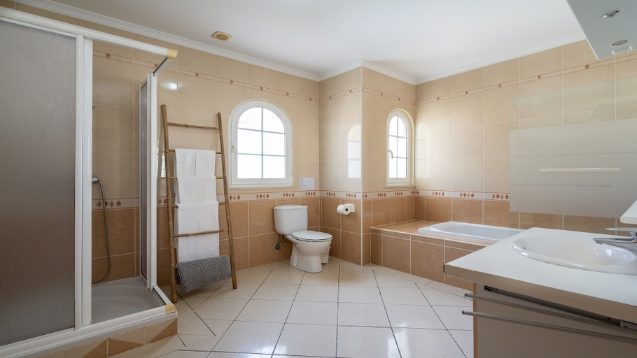 Bathroom 2, Villa Brady, Albufeira