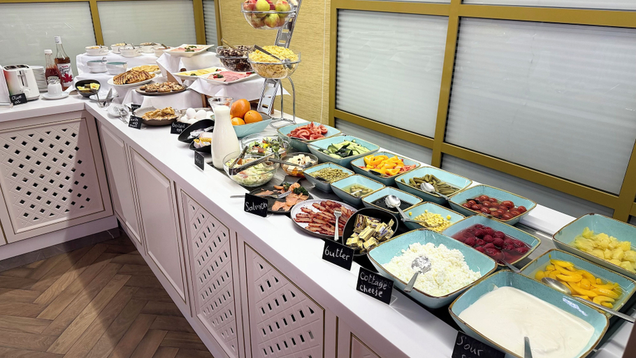 Food & Drinks 5, Somerset City Centre Atyrau, Makhambetskiy