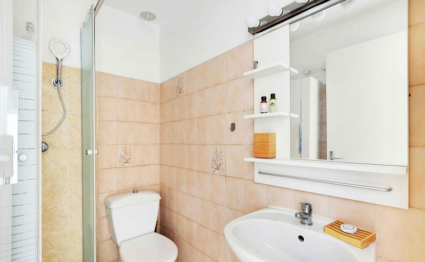 Bathroom, Studio in the heart of the Marais !, Paris