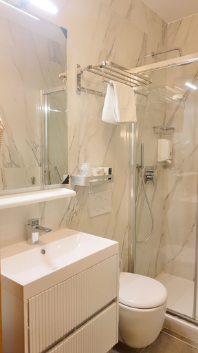 Bathroom 5, Hotel Brianza, Milano