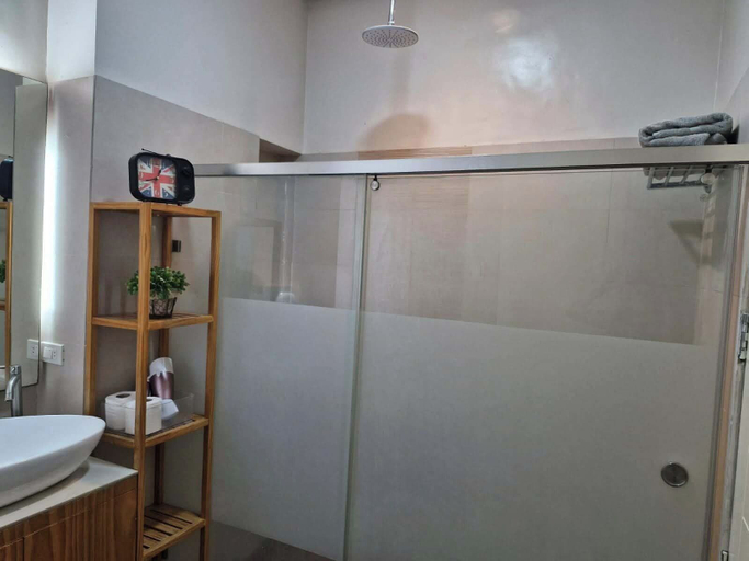 Bathroom 4, F2M Tower, Legazpi City