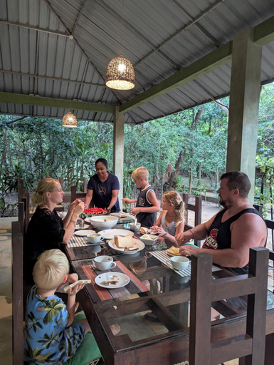 Food & Drinks 4, Vihanga Village, Dambulla