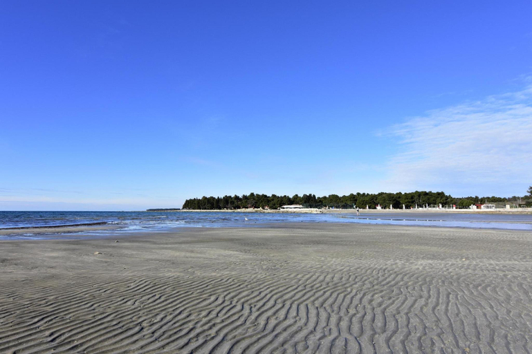 Beach 2, Quiet apartment with terrace, Umag