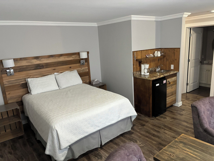 Bedroom 3, Augustus Jane Inn, Division No. 9