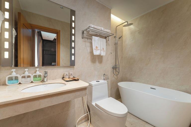 Bathroom 4, Halo Hanoi Hotel, Cầu Giấy