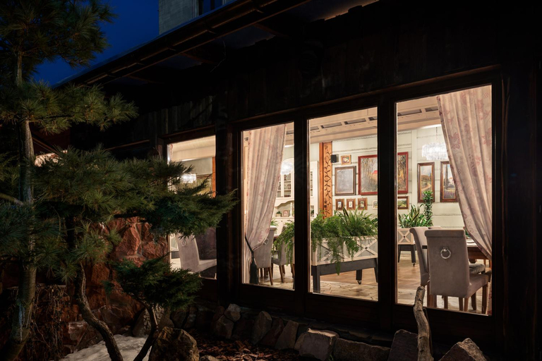 Exterior & Views