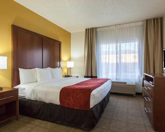 Bedroom 2, Comfort Suites Tulsa Central, Tulsa