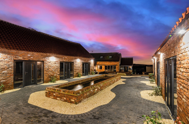 Terrace/patio 4, Chapel Farm Hotel, Nottinghamshire
