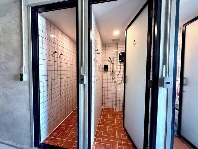 Bathroom 3, Little One Hostel, Muang Chiang Rai