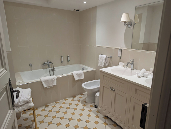 Bathroom 5, Les Hauts de Loire, Loir-et-Cher