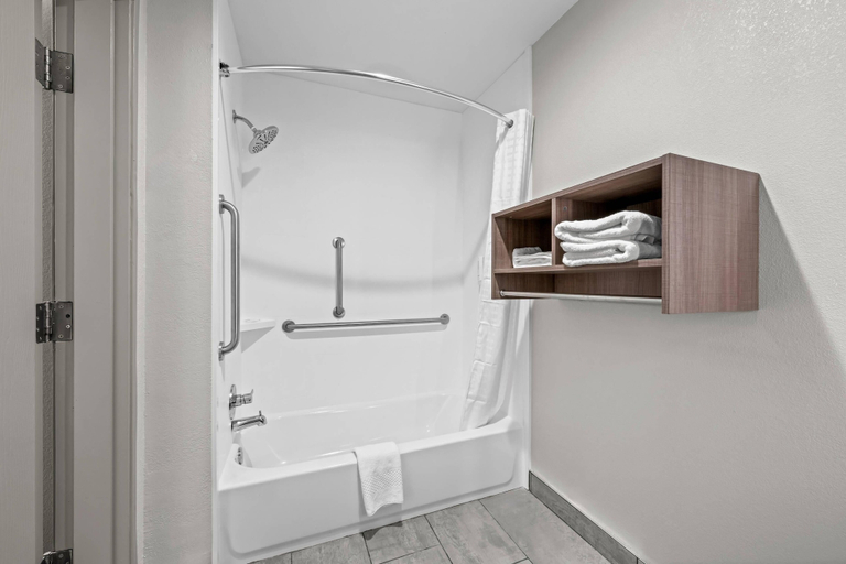 Bathroom 4, Clarion Pointe, Guilford