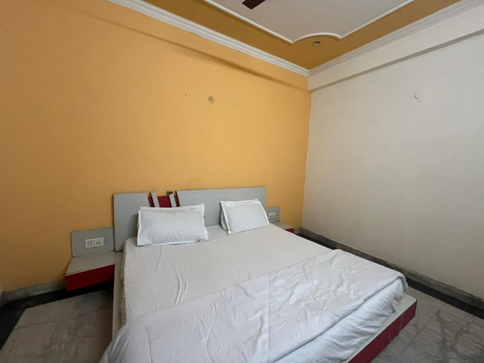 Room 5, Roomshala Hotel Blue Inn Noida Sector 51, Gautam Buddha Nagar
