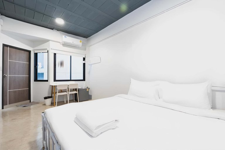 Room 4, Yellow Place Sukhumvit Soi 2, Khlong Toey