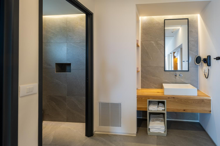 Bathroom 5, Alissachni SeaSide Hotel, Peloponnese