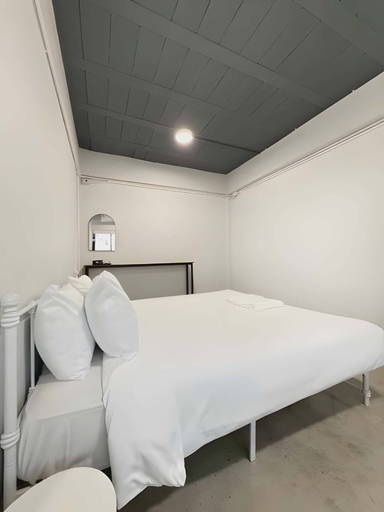 Room 3, Yellow Place Sukhumvit Soi 2, Khlong Toey