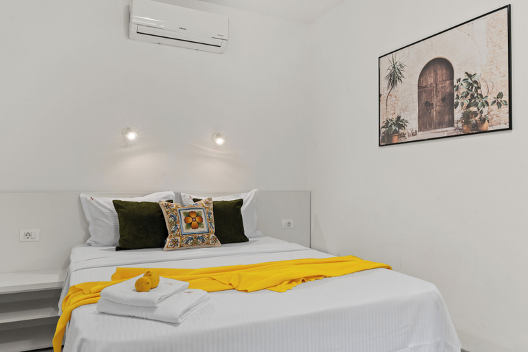 Room 2, Continental Studios, Municipiul Bucuresti