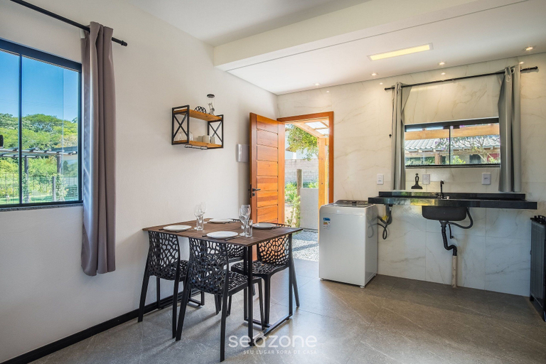 Dining, House w/ Suite and BBQ Grill in Imbituba Psl0002, Imbituba