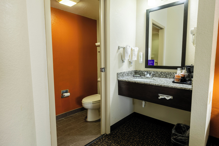 Bathroom 4, Wingate by Wyndham Leesburg Florida, Lake