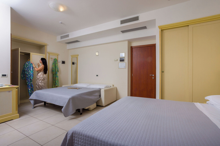 Bedroom 3, Hotel Zeus, Rimini