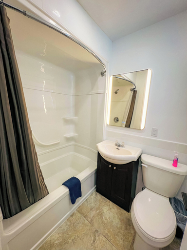 Bathroom 4, Dolan's Inn & Suites, Pictou